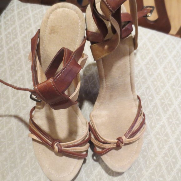 LAST CHANCE NNB Old School Vintage Wooden Platform Double Ankle Strap Sandals - Picture 6 of 7